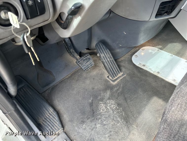 image for item LR9294 2016 Peterbilt  579 semi truck