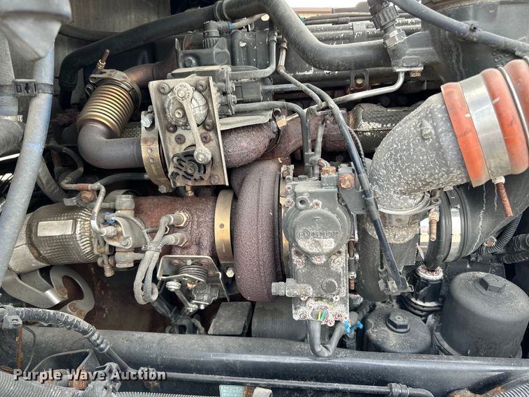 image for item LR9294 2016 Peterbilt  579 semi truck