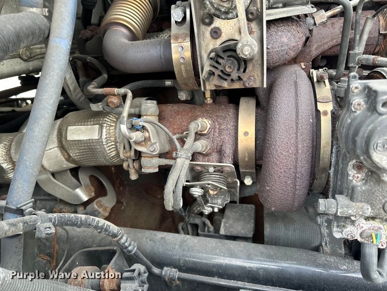 image for item LR9294 2016 Peterbilt  579 semi truck