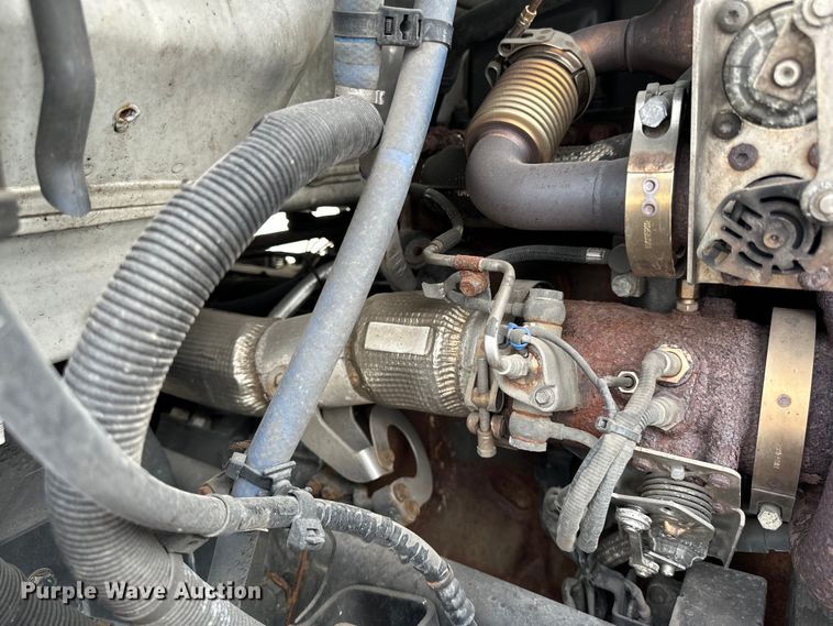 image for item LR9294 2016 Peterbilt  579 semi truck