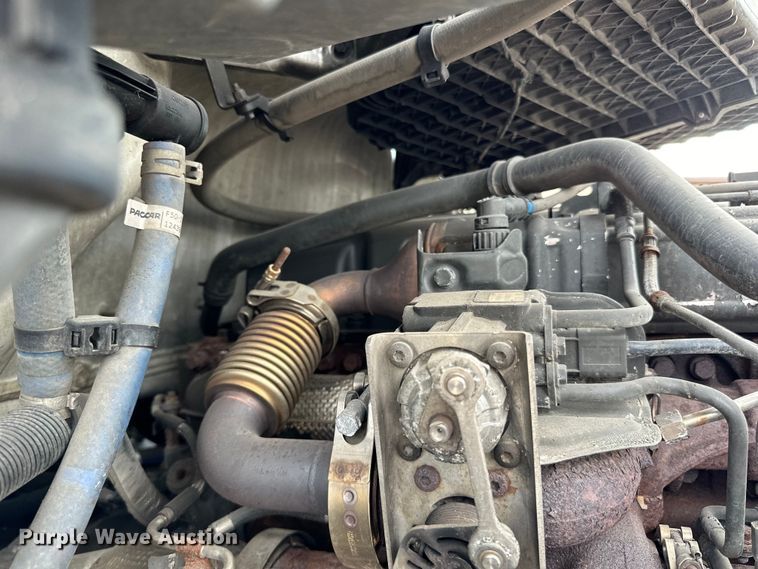 image for item LR9294 2016 Peterbilt  579 semi truck