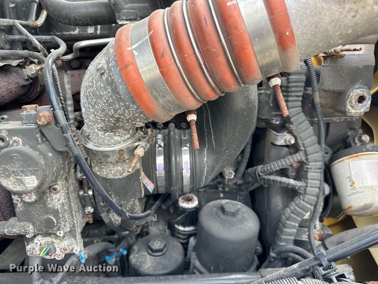 image for item LR9294 2016 Peterbilt  579 semi truck