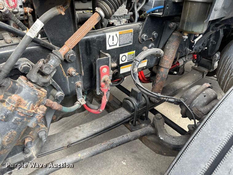 image for item LR9294 2016 Peterbilt  579 semi truck