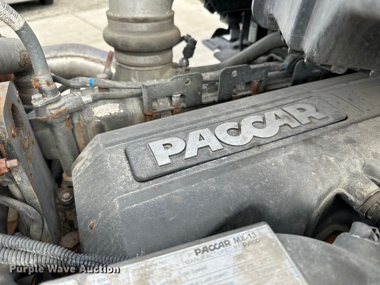 image for item LR9294 2016 Peterbilt  579 semi truck