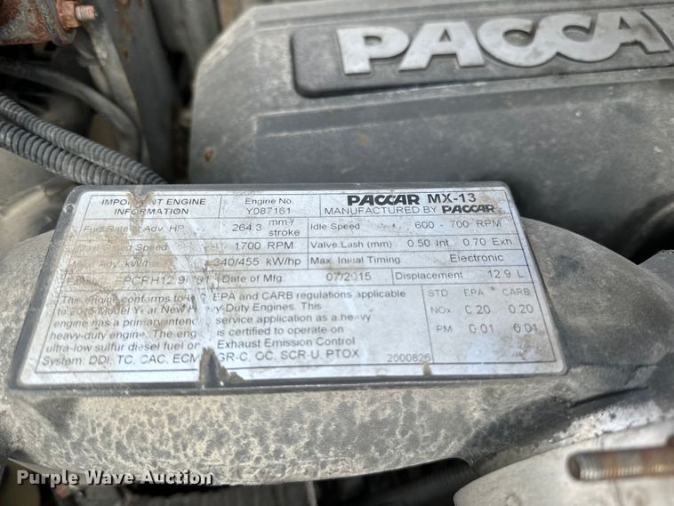 image for item LR9294 2016 Peterbilt  579 semi truck