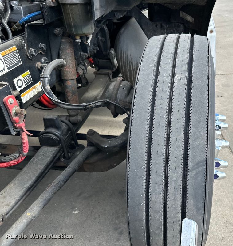 image for item LR9294 2016 Peterbilt  579 semi truck