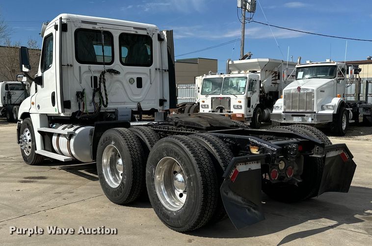 image for item LR9296 2016 Freightliner Cascadia 125 semi truck