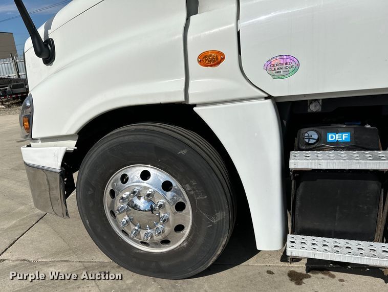 image for item LR9296 2016 Freightliner Cascadia 125 semi truck