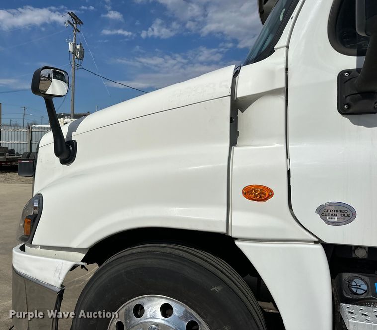 image for item LR9296 2016 Freightliner Cascadia 125 semi truck