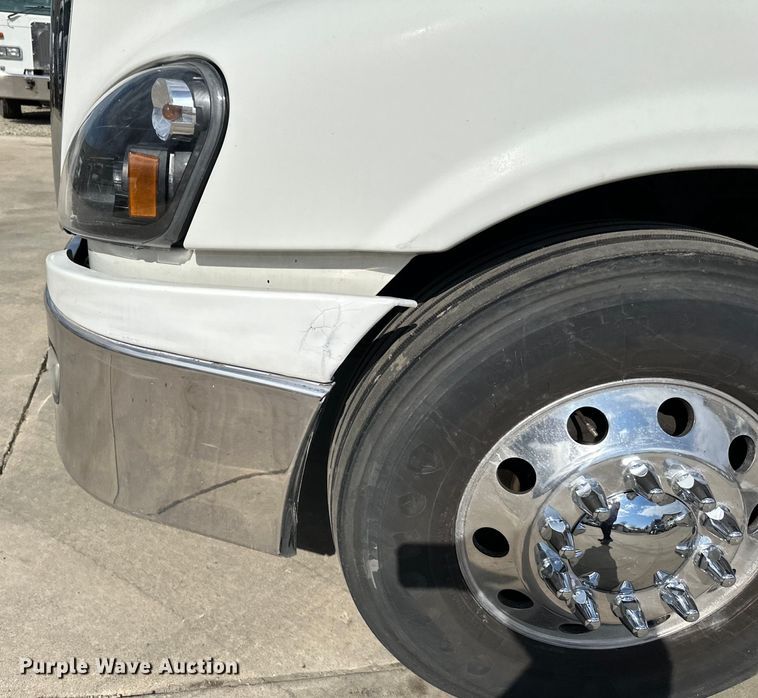 image for item LR9296 2016 Freightliner Cascadia 125 semi truck