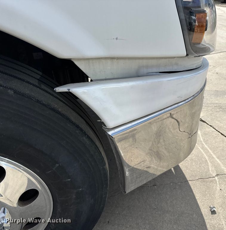 image for item LR9296 2016 Freightliner Cascadia 125 semi truck