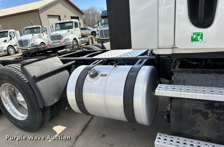 image for item LR9296 2016 Freightliner Cascadia 125 semi truck
