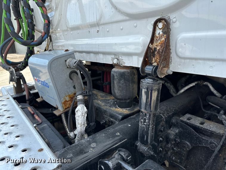 image for item LR9296 2016 Freightliner Cascadia 125 semi truck