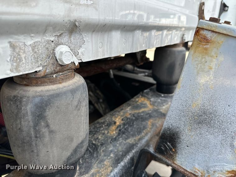 image for item LR9296 2016 Freightliner Cascadia 125 semi truck