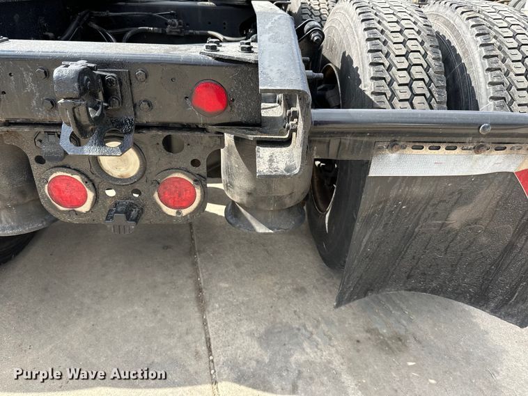 image for item LR9296 2016 Freightliner Cascadia 125 semi truck