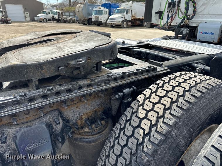 image for item LR9296 2016 Freightliner Cascadia 125 semi truck