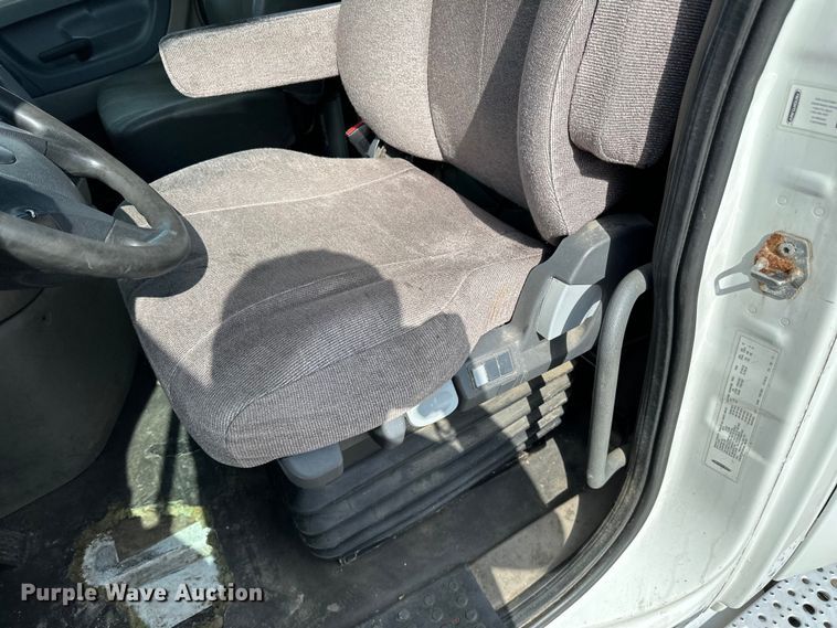 image for item LR9296 2016 Freightliner Cascadia 125 semi truck