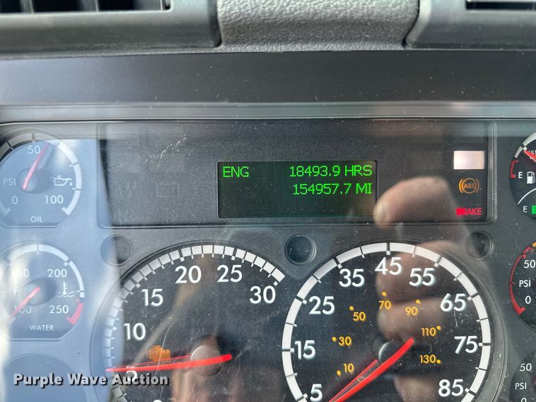 image for item LR9296 2016 Freightliner Cascadia 125 semi truck