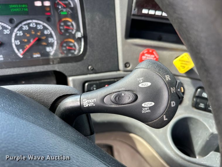 image for item LR9296 2016 Freightliner Cascadia 125 semi truck