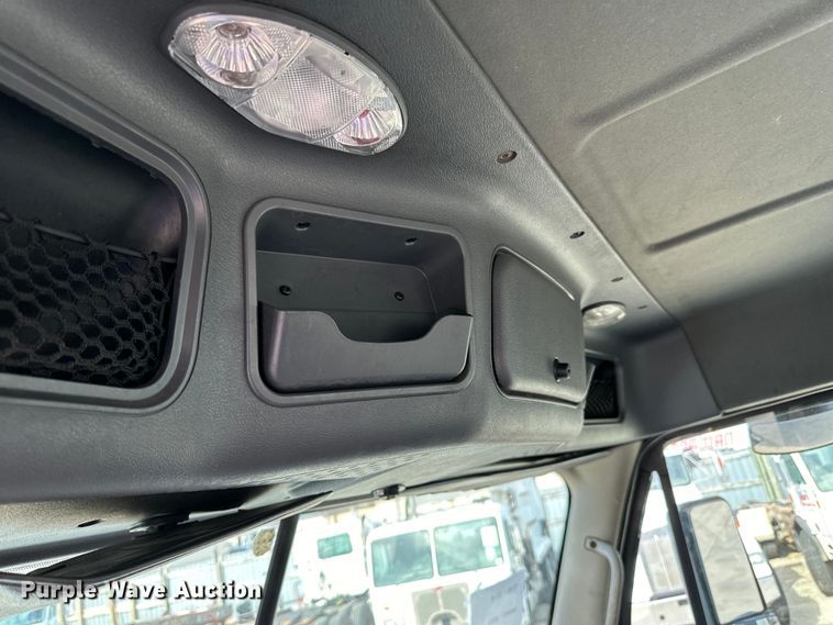 image for item LR9296 2016 Freightliner Cascadia 125 semi truck