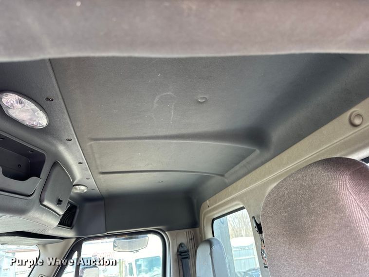 image for item LR9296 2016 Freightliner Cascadia 125 semi truck