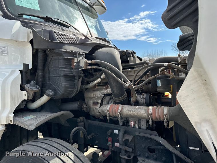 image for item LR9296 2016 Freightliner Cascadia 125 semi truck