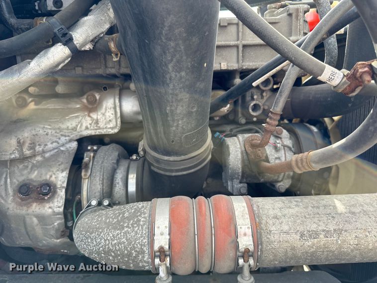 image for item LR9296 2016 Freightliner Cascadia 125 semi truck