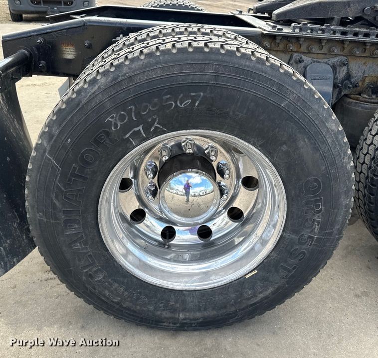 image for item LR9296 2016 Freightliner Cascadia 125 semi truck