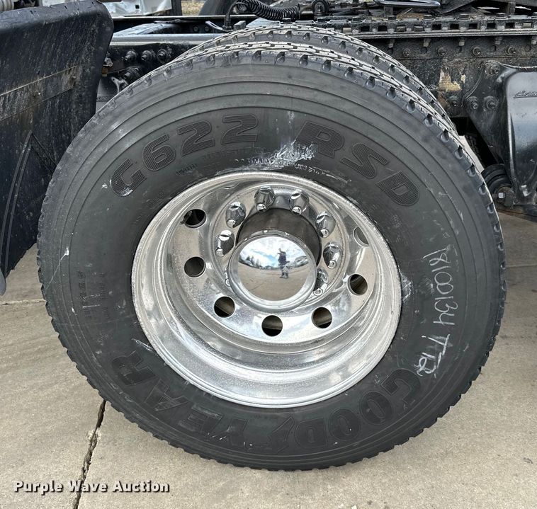 image for item LR9296 2016 Freightliner Cascadia 125 semi truck