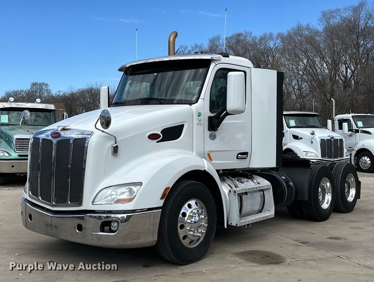 image for item LR9297 2016 Peterbilt  579 semi truck