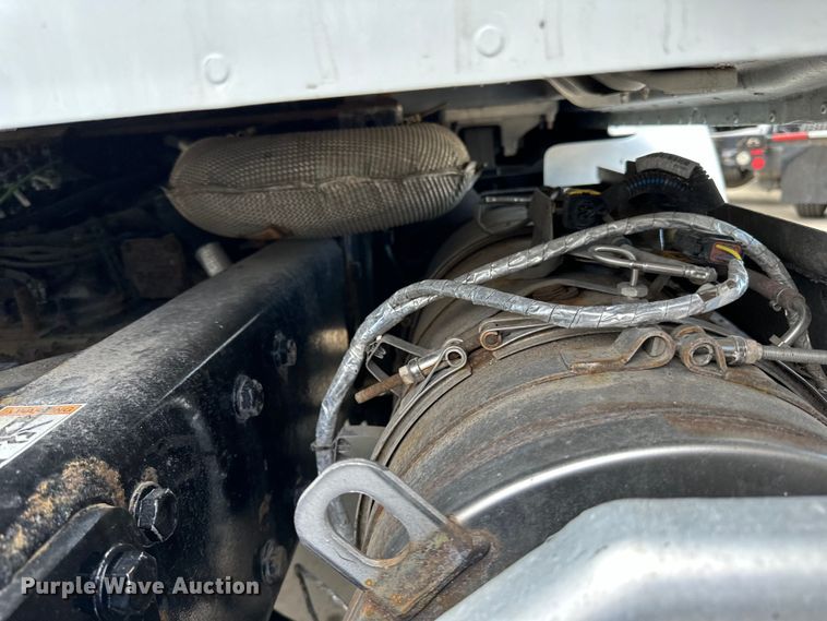 image for item LR9297 2016 Peterbilt  579 semi truck