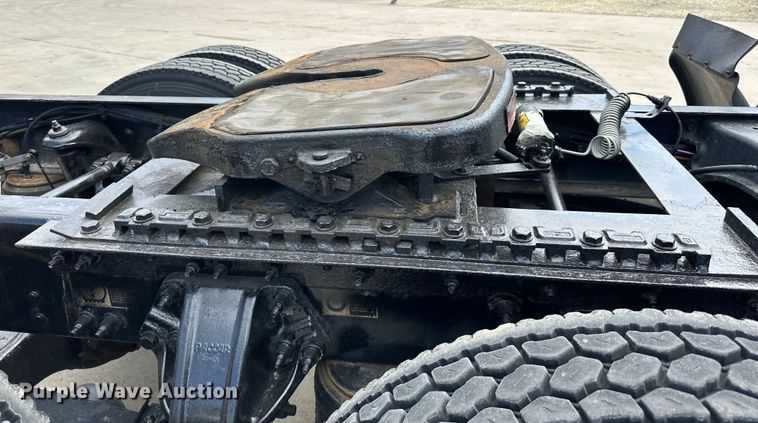 image for item LR9297 2016 Peterbilt  579 semi truck