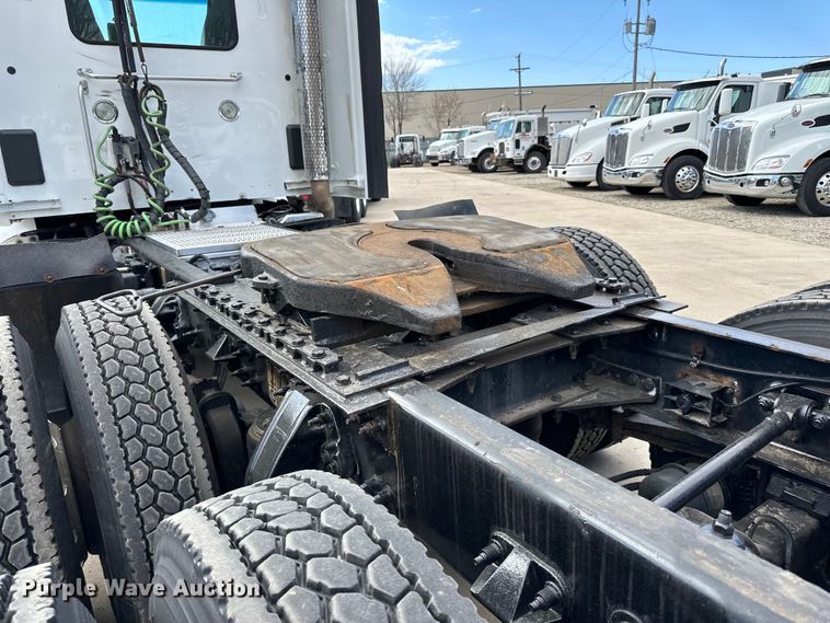 image for item LR9297 2016 Peterbilt  579 semi truck