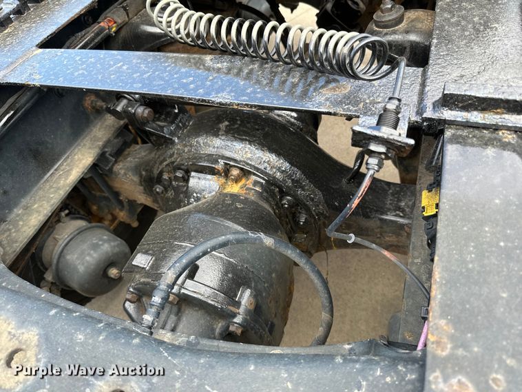 image for item LR9297 2016 Peterbilt  579 semi truck