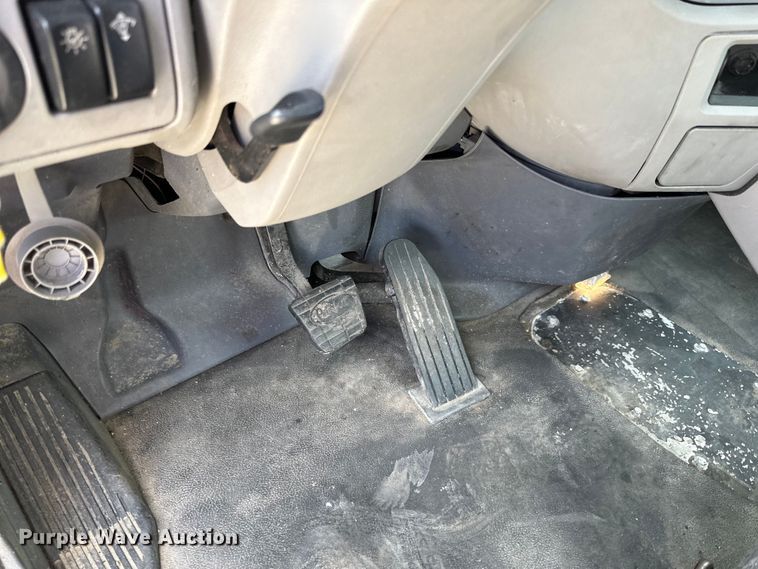 image for item LR9297 2016 Peterbilt  579 semi truck