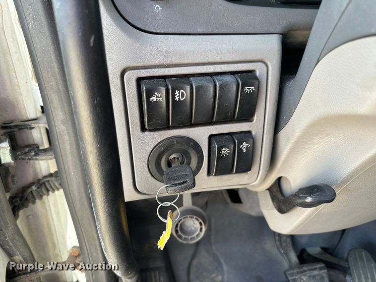 image for item LR9297 2016 Peterbilt  579 semi truck