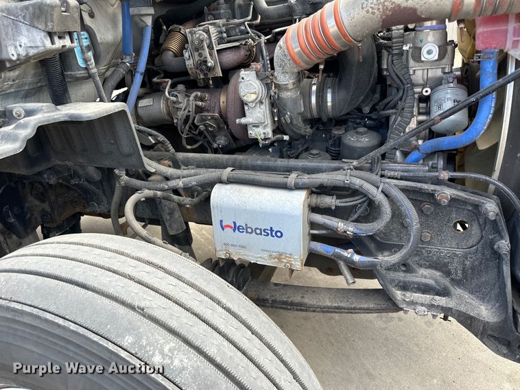 image for item LR9297 2016 Peterbilt  579 semi truck