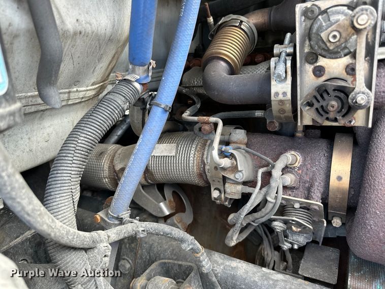 image for item LR9297 2016 Peterbilt  579 semi truck