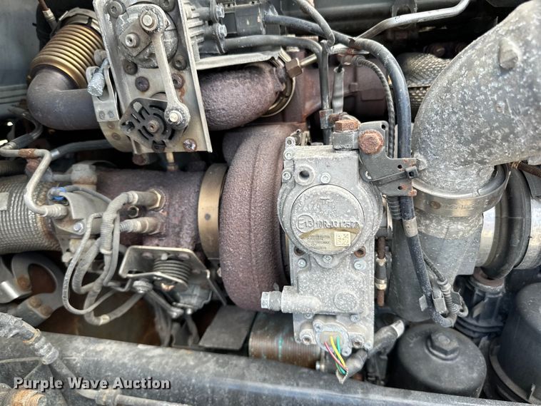 image for item LR9297 2016 Peterbilt  579 semi truck