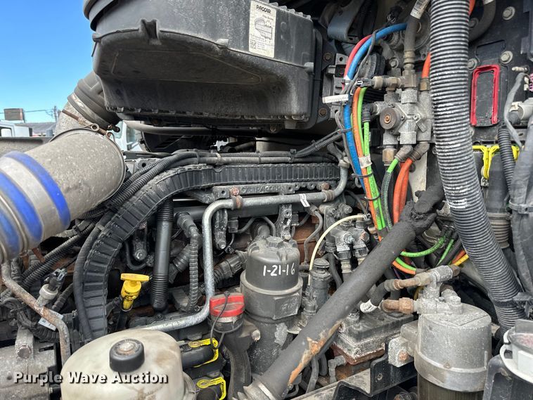 image for item LR9297 2016 Peterbilt  579 semi truck