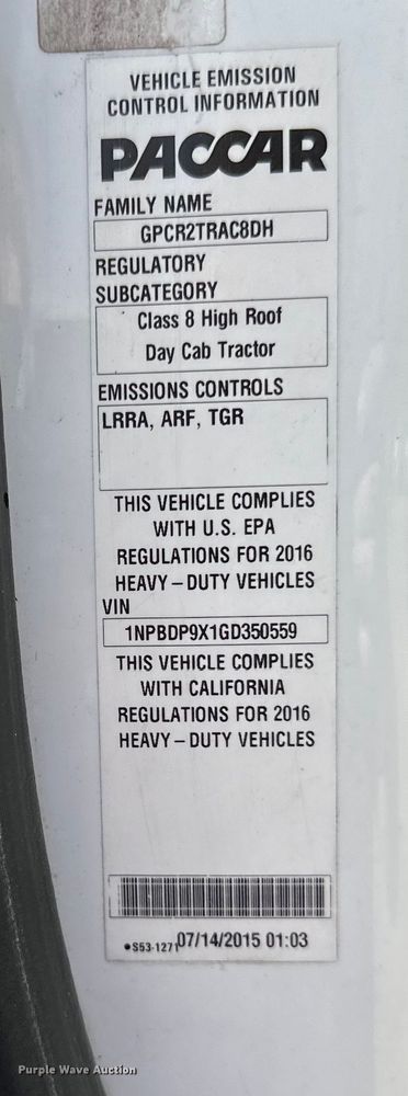 image for item LR9297 2016 Peterbilt  579 semi truck