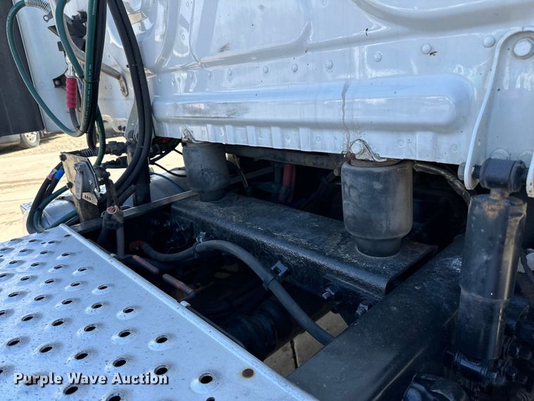 image for item LR9298 2016 Freightliner Cascadia 125 semi truck