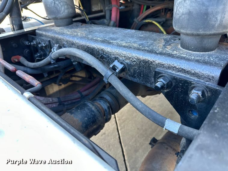 image for item LR9298 2016 Freightliner Cascadia 125 semi truck