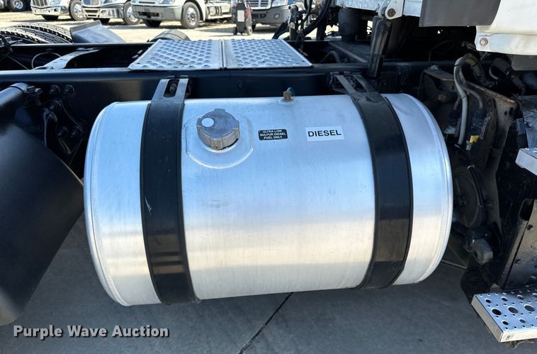 image for item LR9298 2016 Freightliner Cascadia 125 semi truck