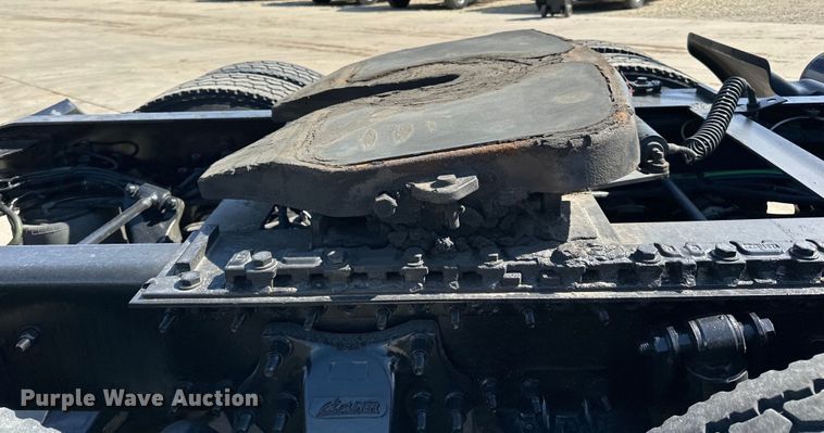 image for item LR9298 2016 Freightliner Cascadia 125 semi truck