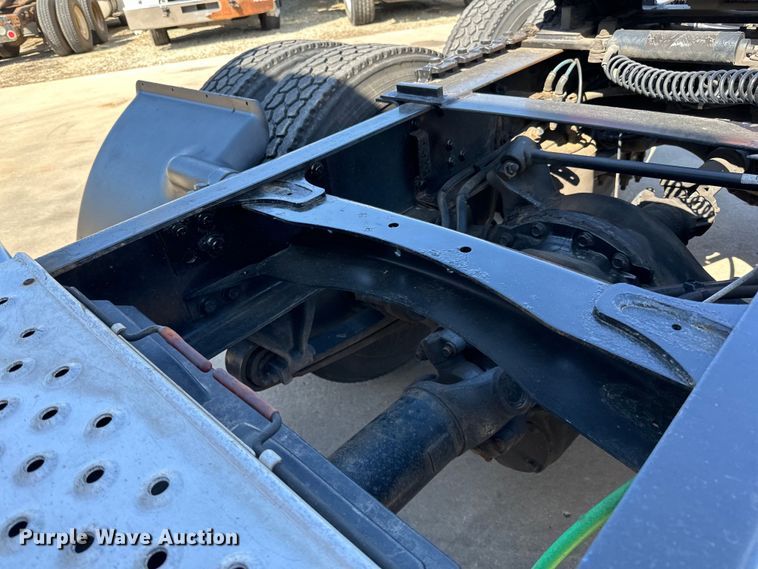 image for item LR9298 2016 Freightliner Cascadia 125 semi truck