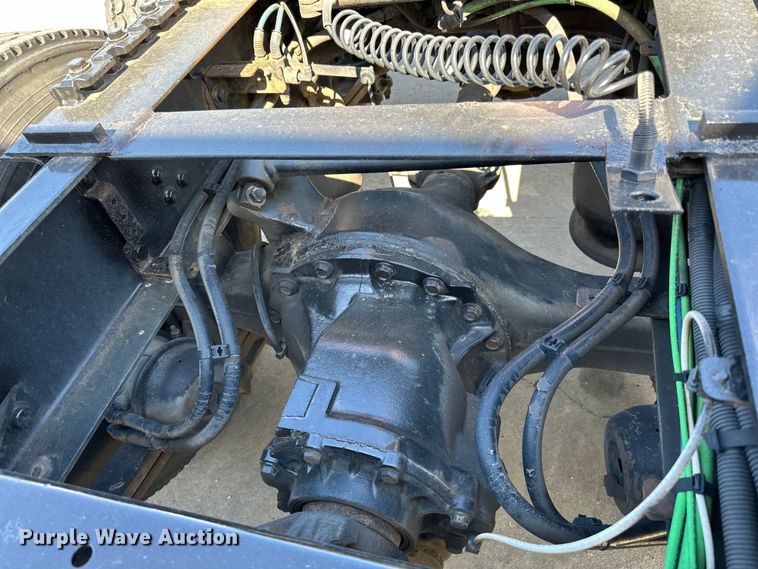 image for item LR9298 2016 Freightliner Cascadia 125 semi truck