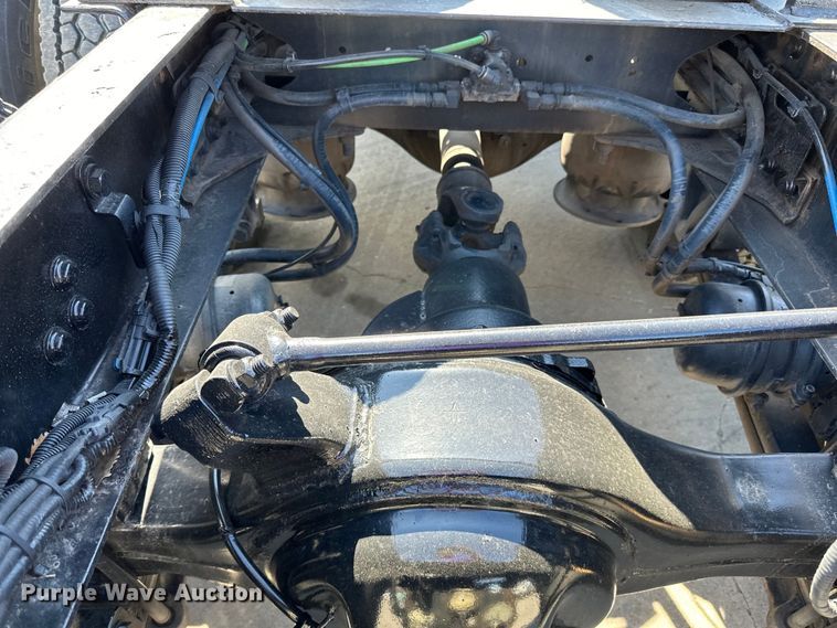 image for item LR9298 2016 Freightliner Cascadia 125 semi truck