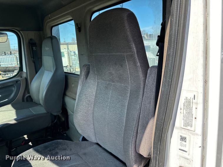 image for item LR9298 2016 Freightliner Cascadia 125 semi truck