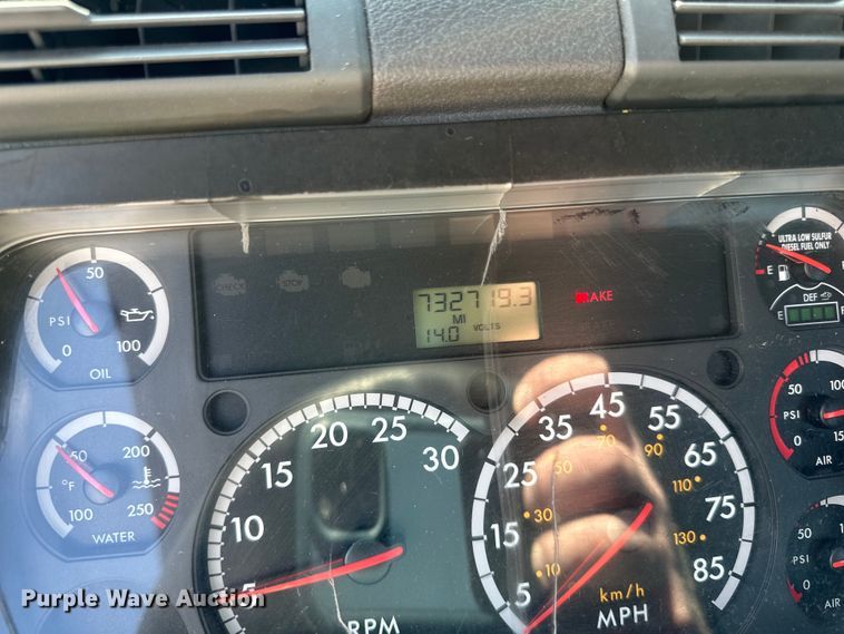 image for item LR9298 2016 Freightliner Cascadia 125 semi truck